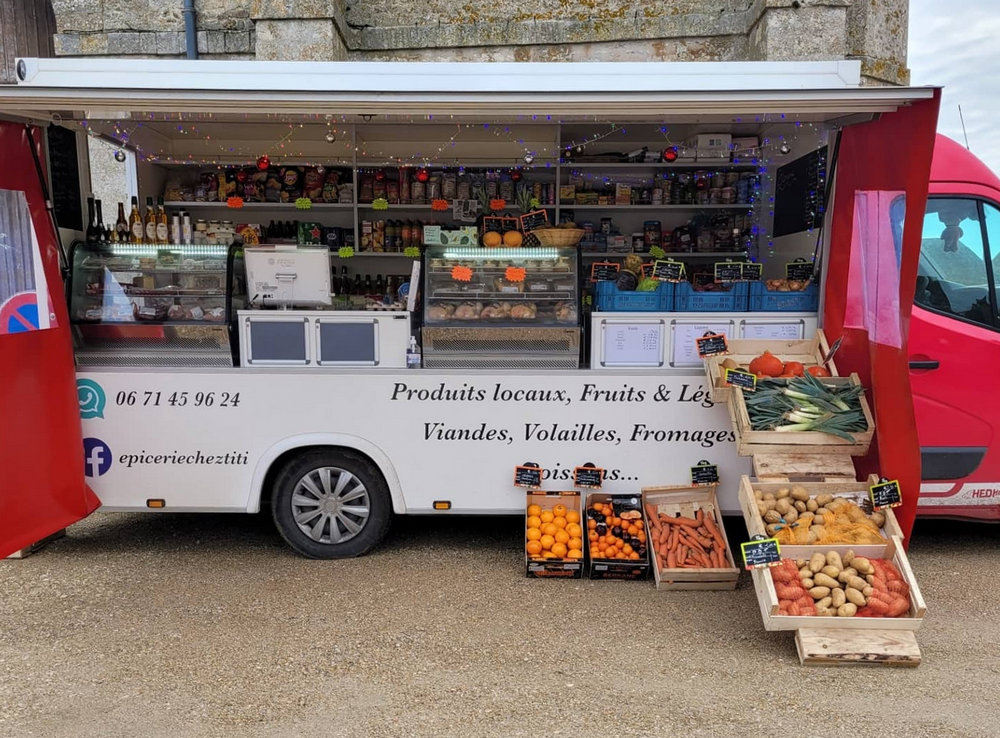 Epicerie ambulante à Brières