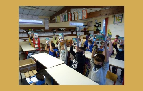 remise dictionnaires à l'école de Brières